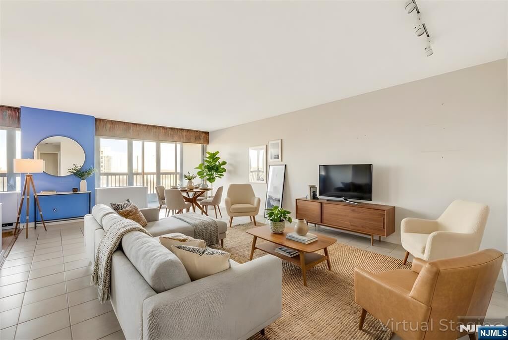 Property Photo:  5 Horizon # 907  NJ 07024 