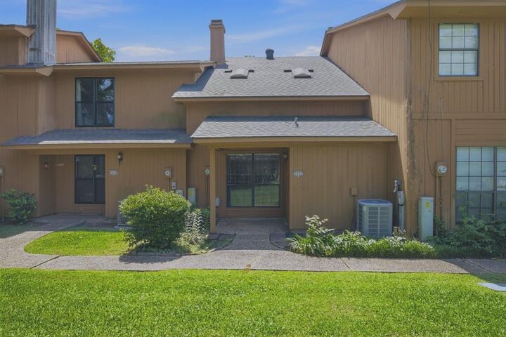 Property Photo:  3432 Stonebrook Place  LA 71105 