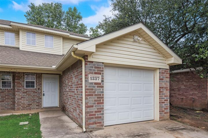 Property Photo: 1233 &Amp 1237 Village Garden Drive TX 76020