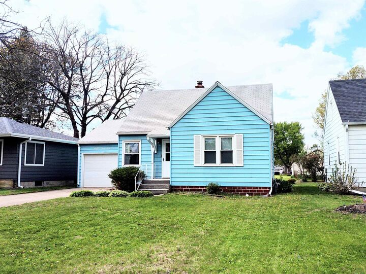 Property Photo:  817 E 4th St  IA 51301 