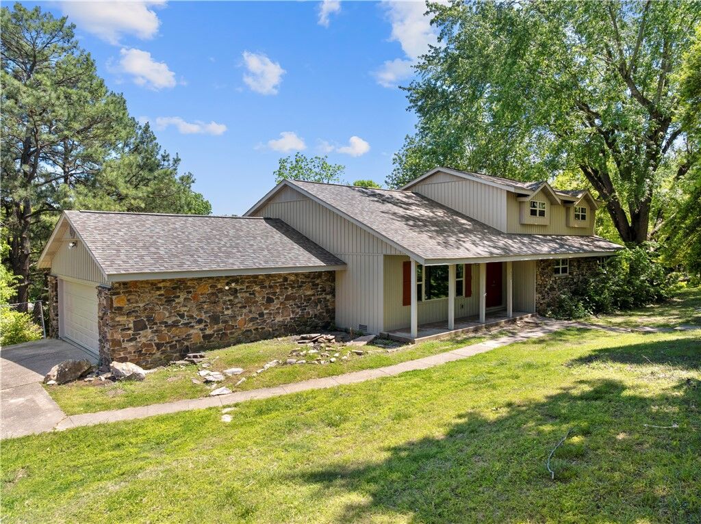 Property Photo:  923 Smith Drive  AR 72601 