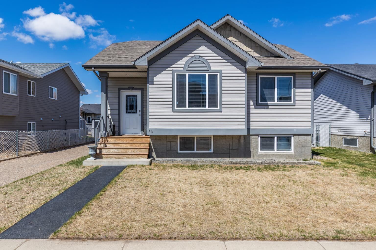 Property Photo:  80 Hudson Way NE  AB T1C 1Y6 