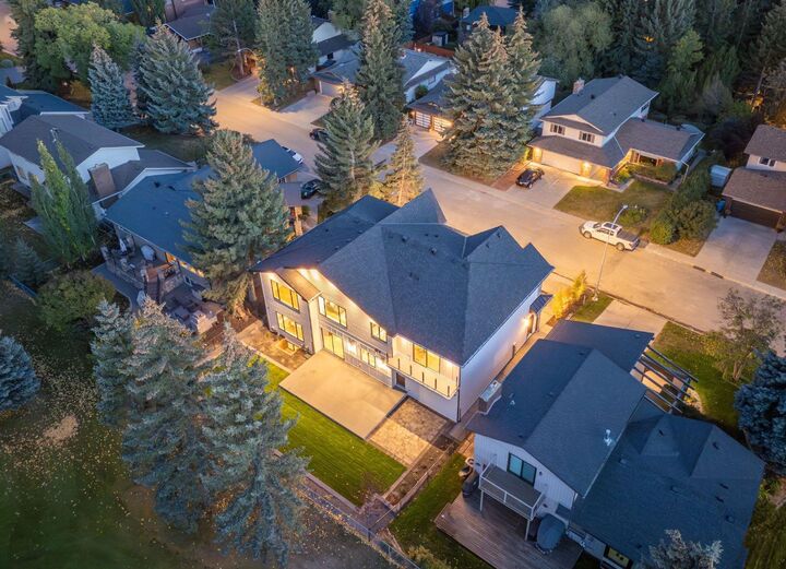 Property Photo: 620 Varsity Estates Crescent NW AB T3B 3C3
