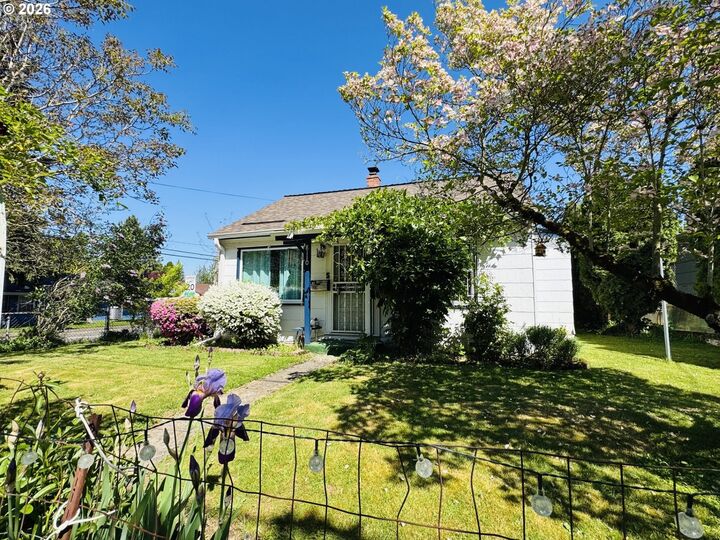 Property Photo:  8110 N Dana Ave  OR 97203 