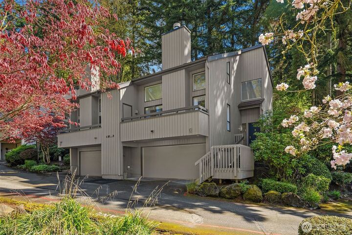 Property Photo:  3506  108th Place NE 2  WA 98004 