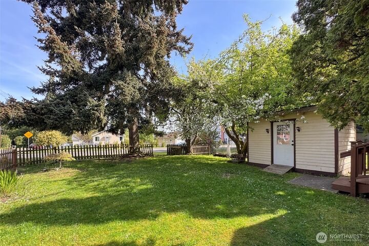 Property Photo:  240  Motor Avenue  WA 98362 