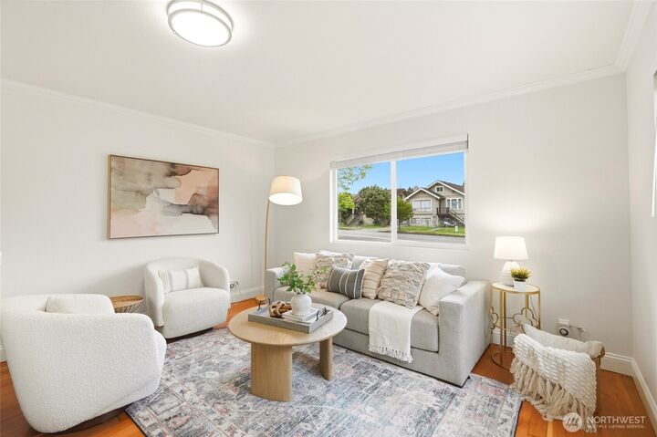 Property Photo:  804 N 3rd Street  WA 98057 