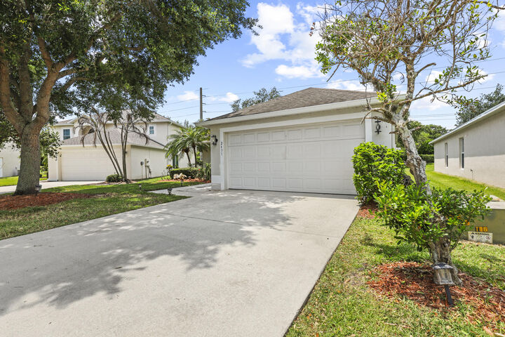 Property Photo:  2631 SW 12th Sq Square SW  FL 32968 