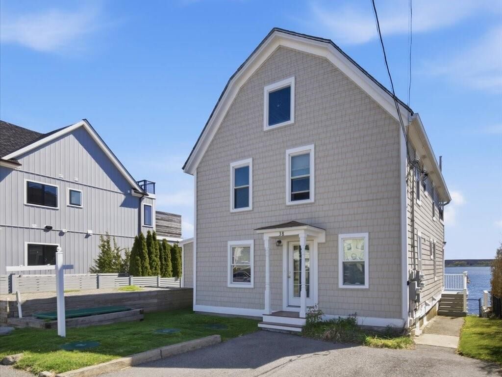Property Photo:  38 Aquidneck Avenue  RI 02871 