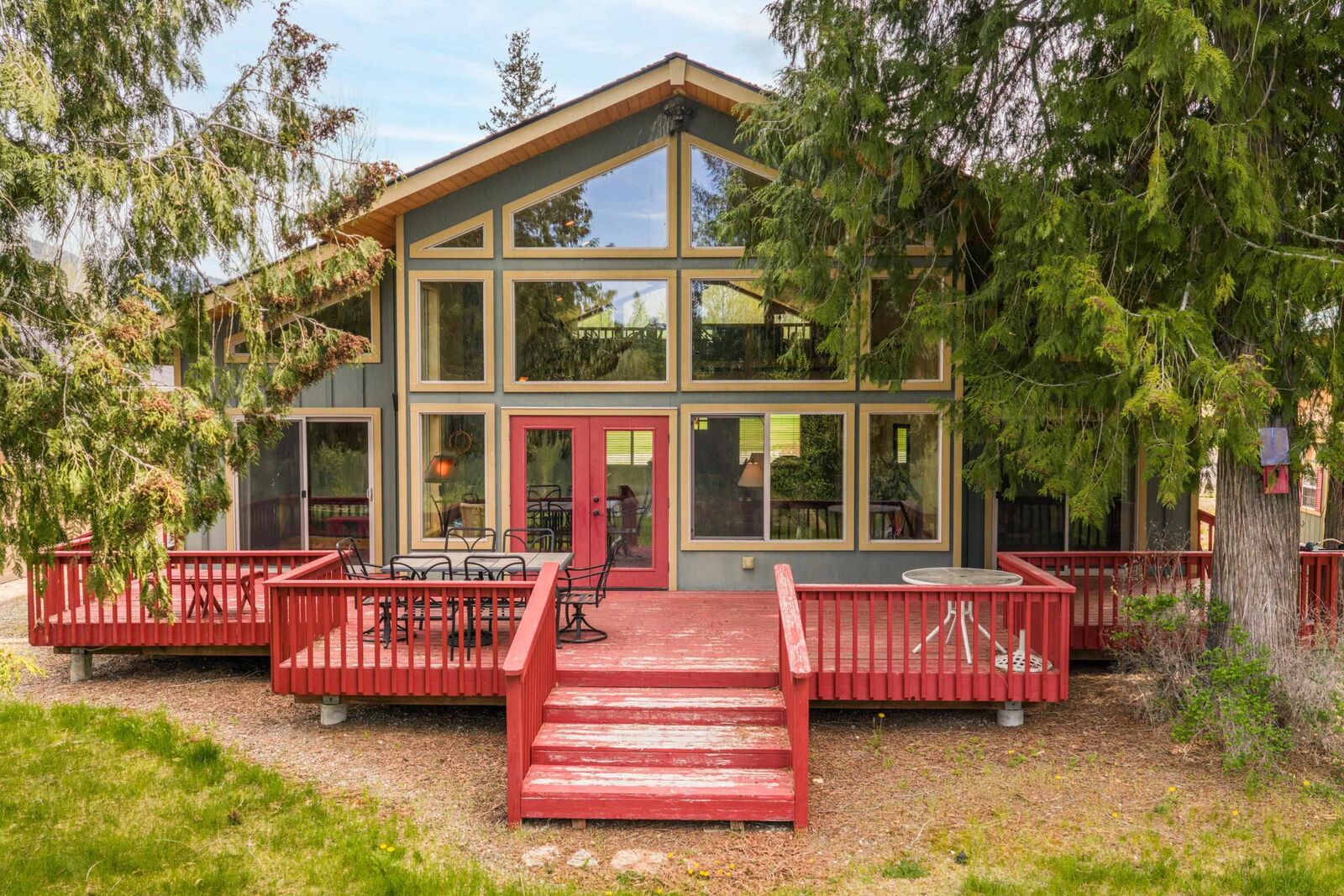 Property Photo:  211 Conrad Dr  WA 99139 