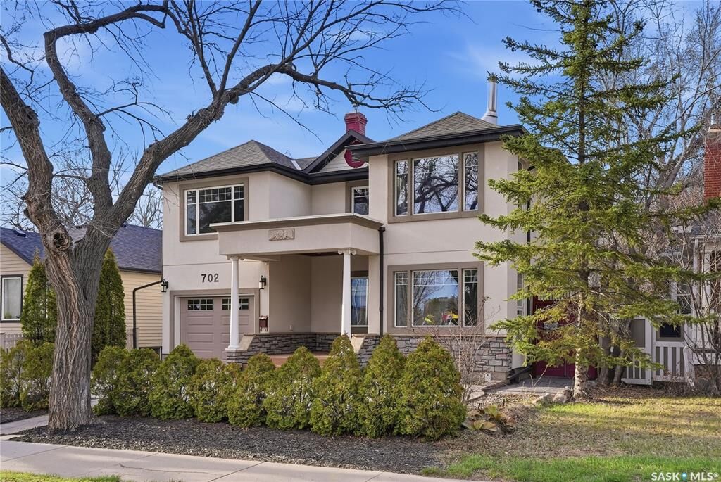 Property Photo:  702 Queen Street  SK S7K 0M9 