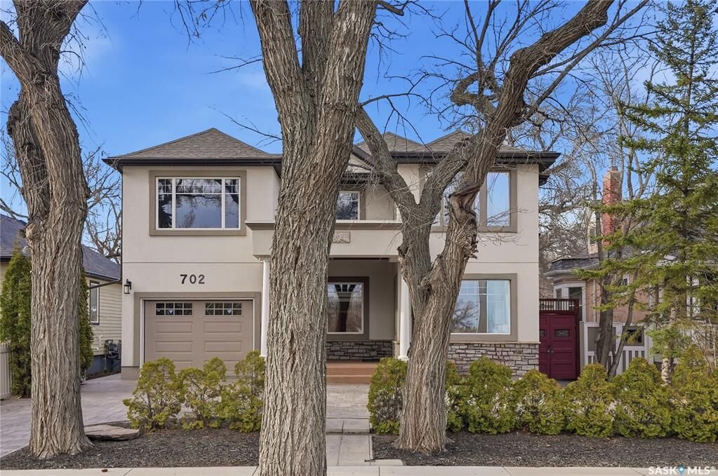 Property Photo: 702 Queen Street SK S7K 0M9