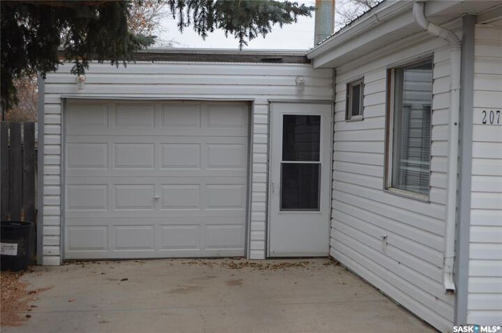 Property Photo: 207 3rd Avenue W SK S0L 1S0