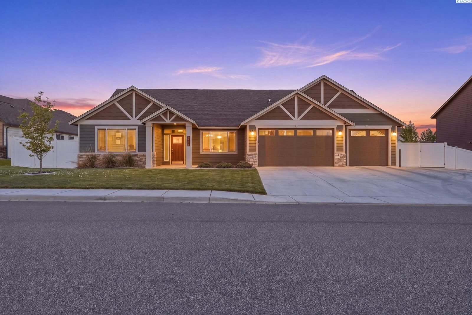 Property Photo:  6079 Juneberry Dr  WA 99353-5144 