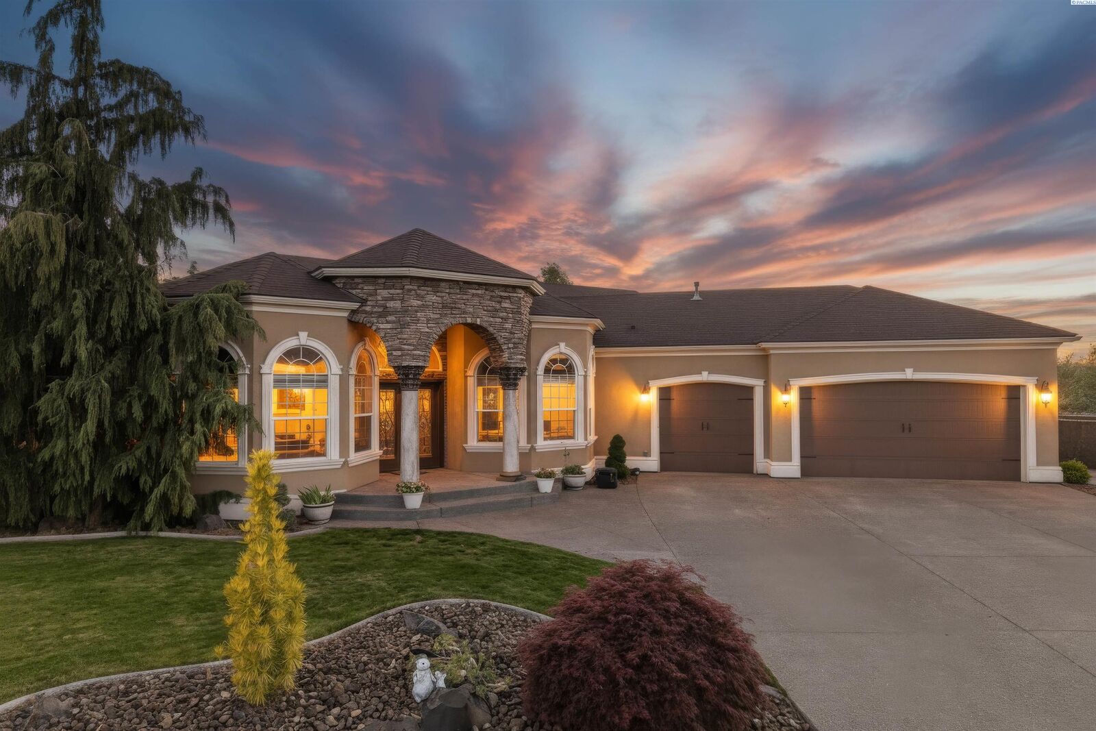 Property Photo:  1239 Jubilee St  WA 99352 