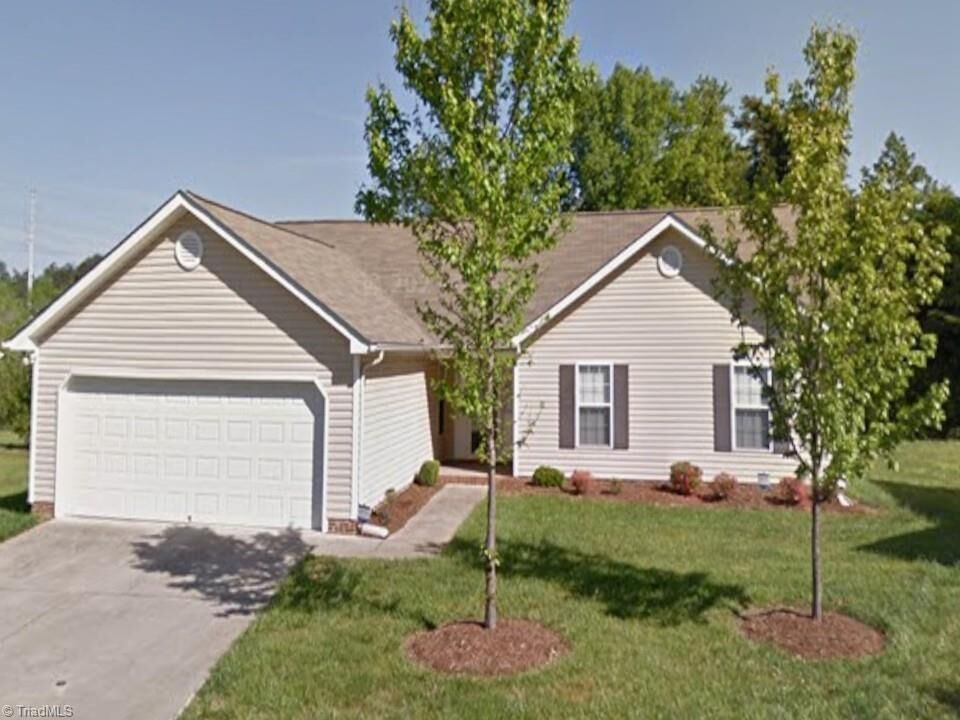 Property Photo:  7 Haig Court  NC 27405 