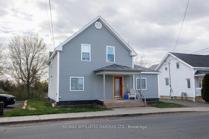 136 Main Street S — photo 1
