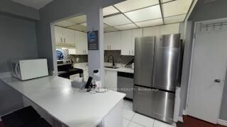 Property Photo: 145 Hillcrest Avenue 910 ON L5B 3Z1