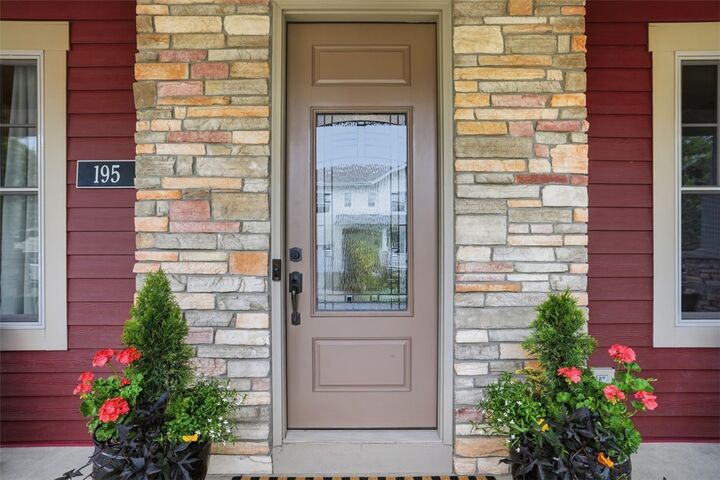 Property Photo:  195 Seneca Pl  PA 16046 