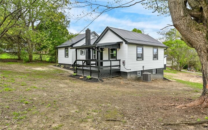 Property Photo:  1295 Lark Dr  PA 16117 