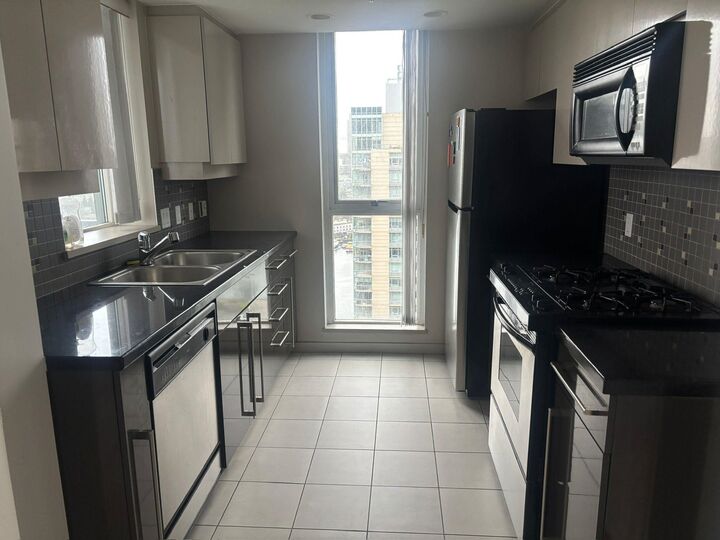 Property Photo:  1408 Strathmore Mews 2702  BC V6Z 3A9 