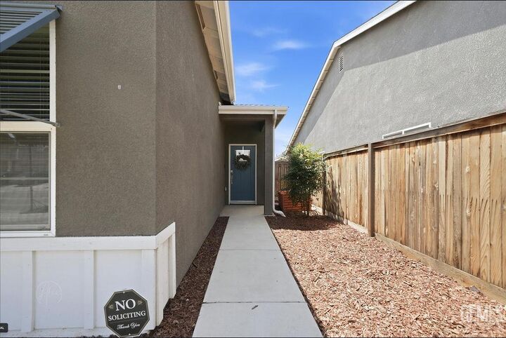 Property Photo: 9711 Silver Falls Lane CA 93263