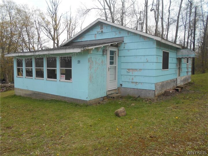 Property Photo:  21 S Parkway Drive A  NY 14009 