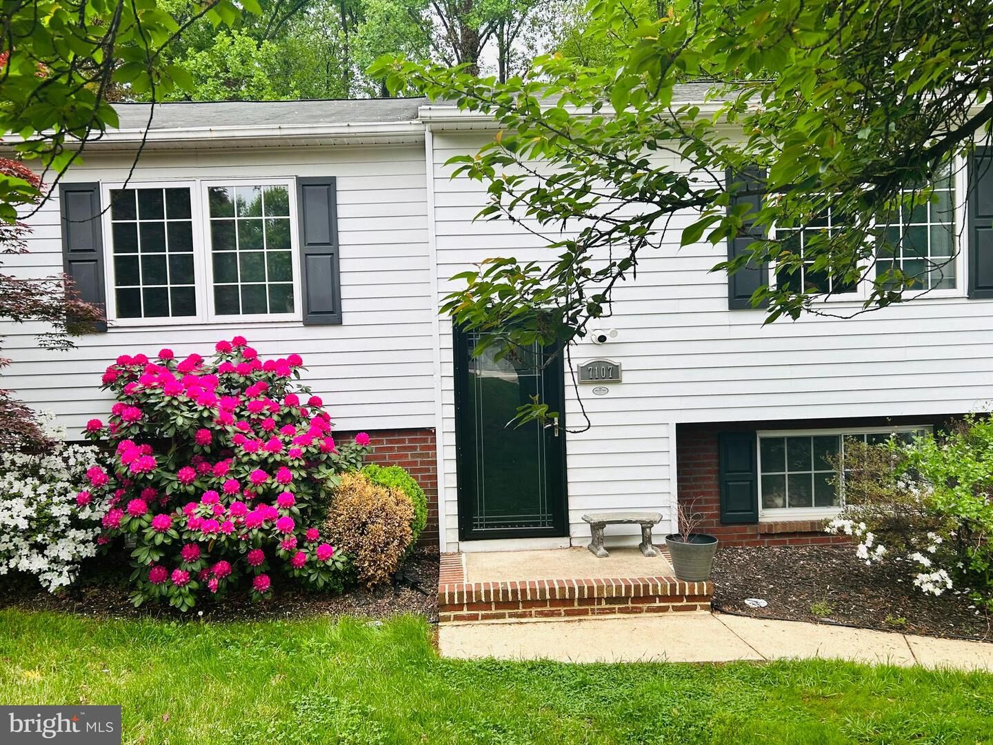 Property Photo: 7107 Pickering Court MD 21061