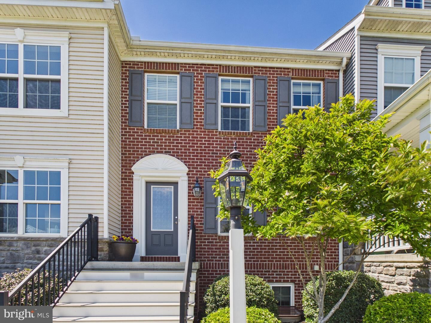 Property Photo:  903 Danesfield Lane  PA 17601 