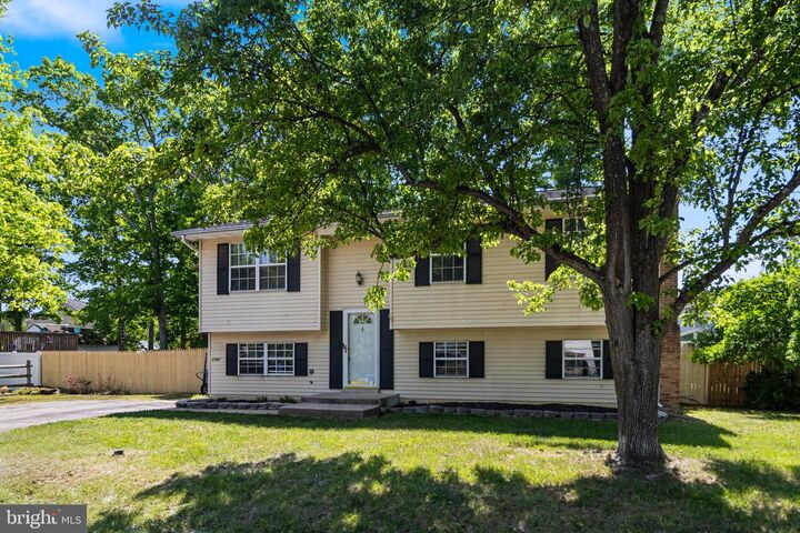 Property Photo:  2307 Valley Oak Court  MD 20601 