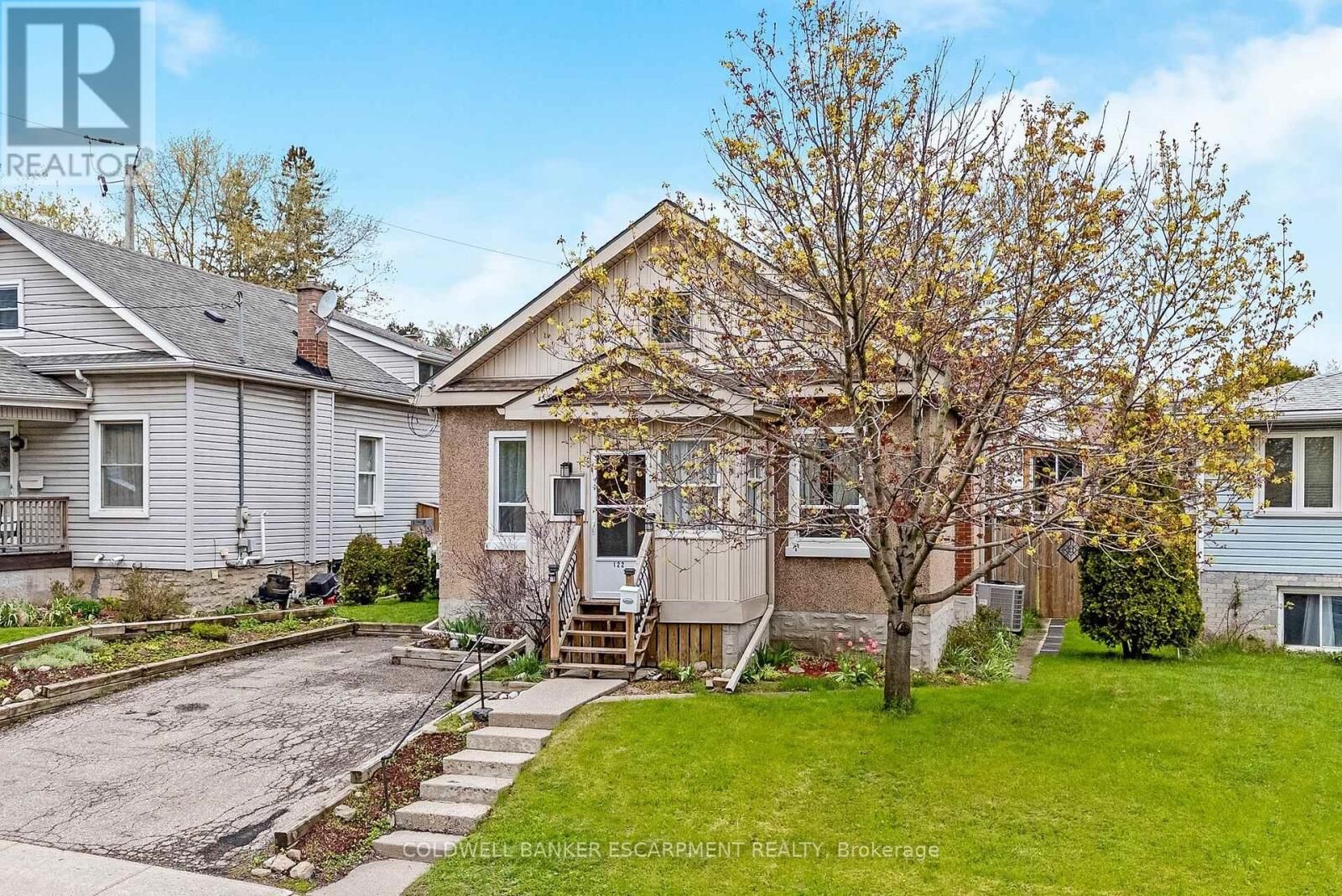 Property Photo:  122 Cedar Street  ON N1S 1W2 