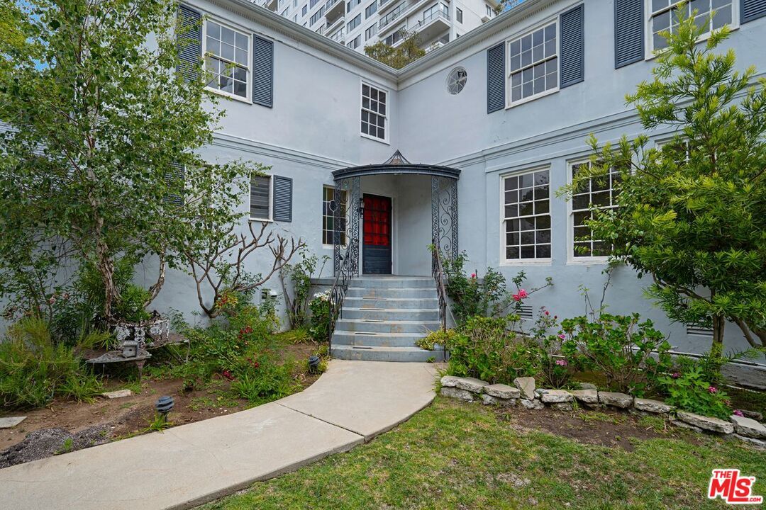 Property Photo:  10546 Lindbrook Ave  CA 90024 