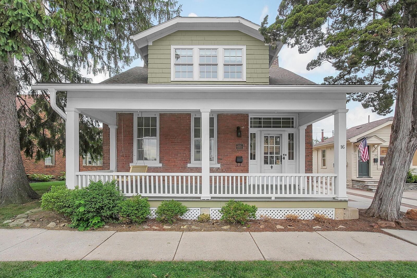 Property Photo:  16 N High Street  OH 43110 