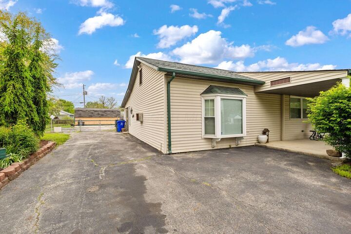 Property Photo:  710 Colton Road  OH 43207 