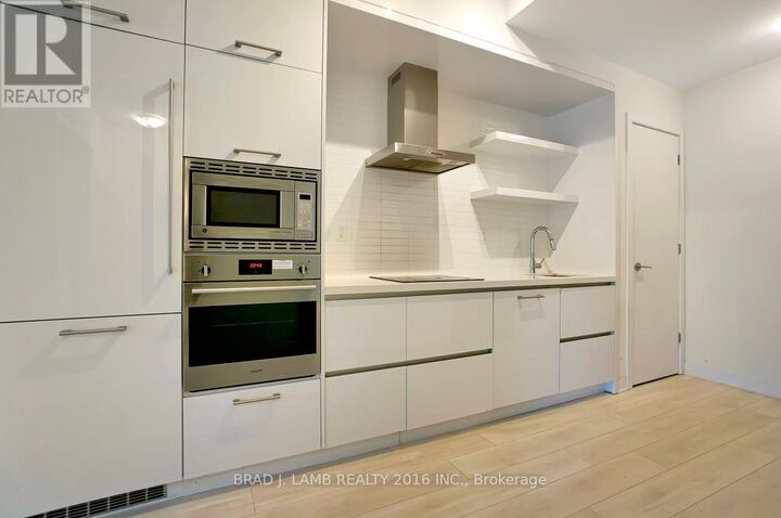 Property Photo:  2221 Yonge Street 605  ON M4S 2B5 