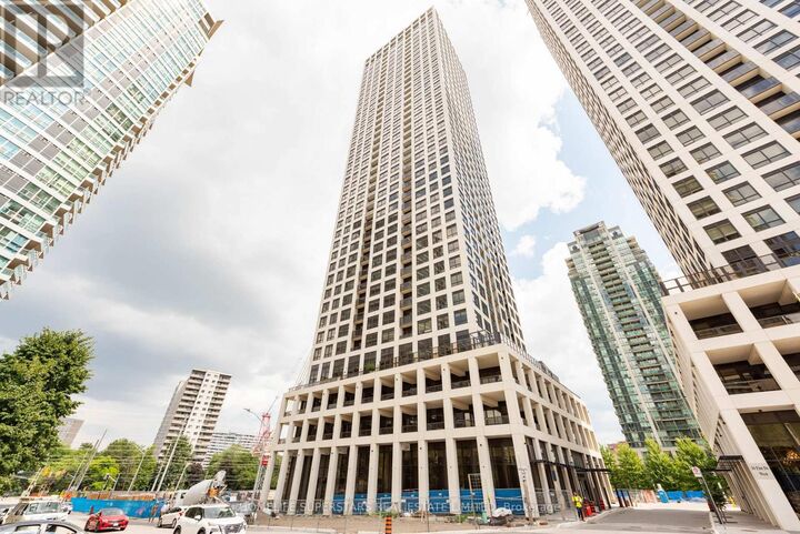 Property Photo:  30 Elm Drive West 2905  ON L5B 0N6 