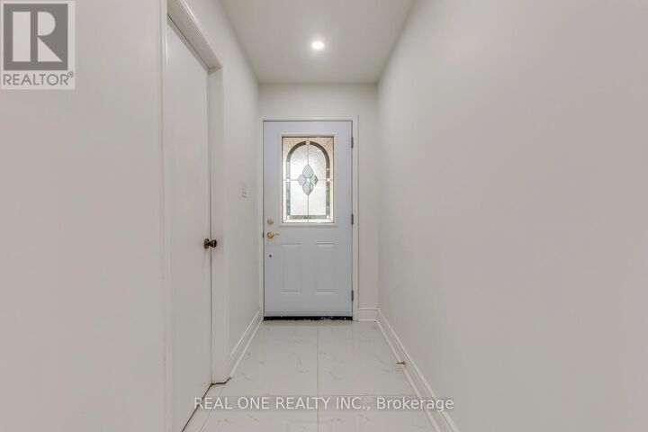 Property Photo:  655 Paragon Place East  ON L5B 2Z6 