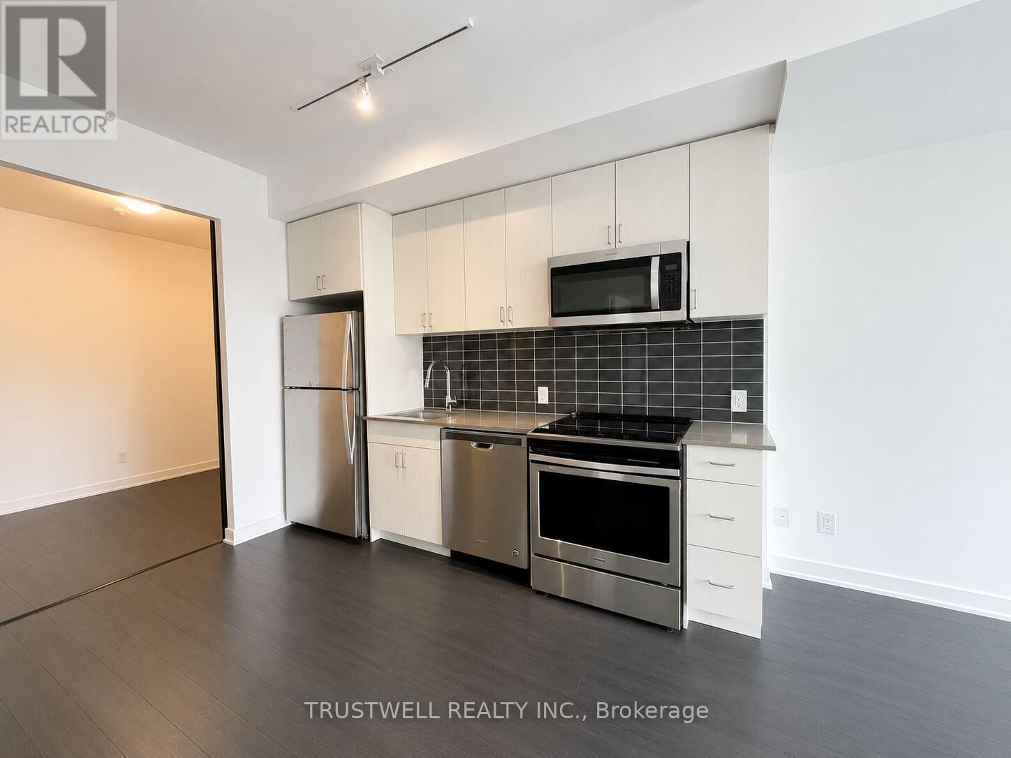 Property Photo:  2799 Kingston Road 308  ON M1M 1N1 