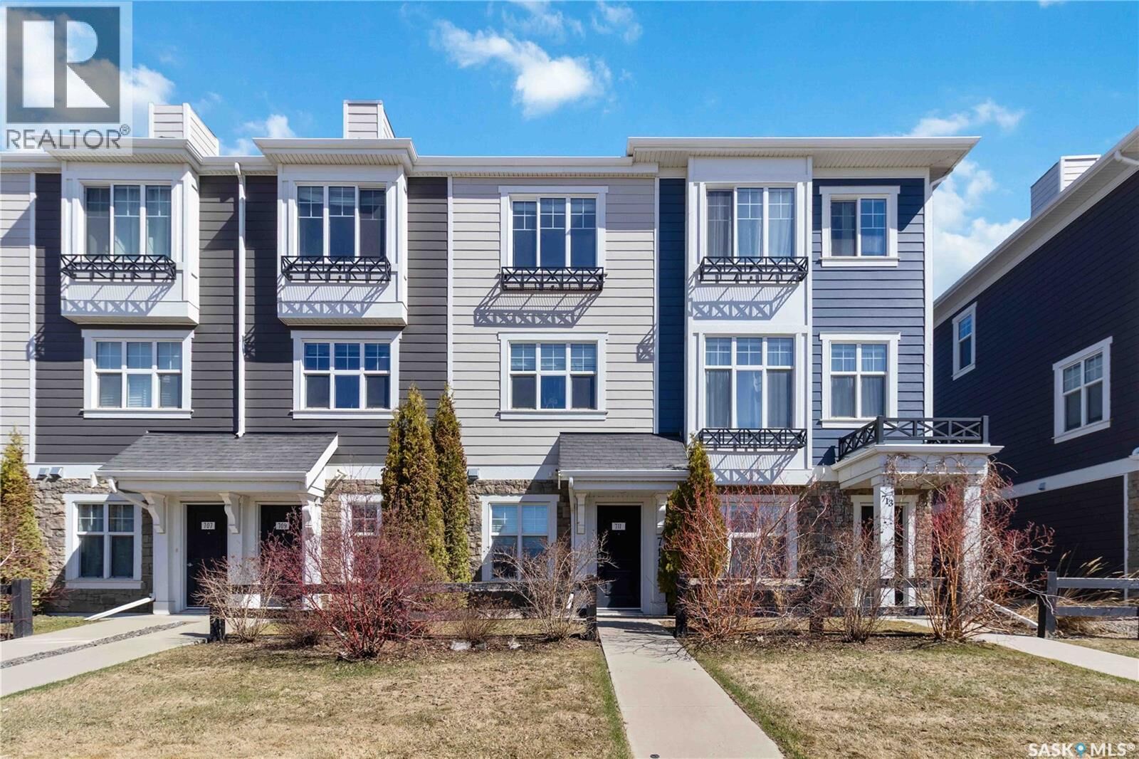 Property Photo:  711 Meadows Boulevard  SK S7V 0L3 