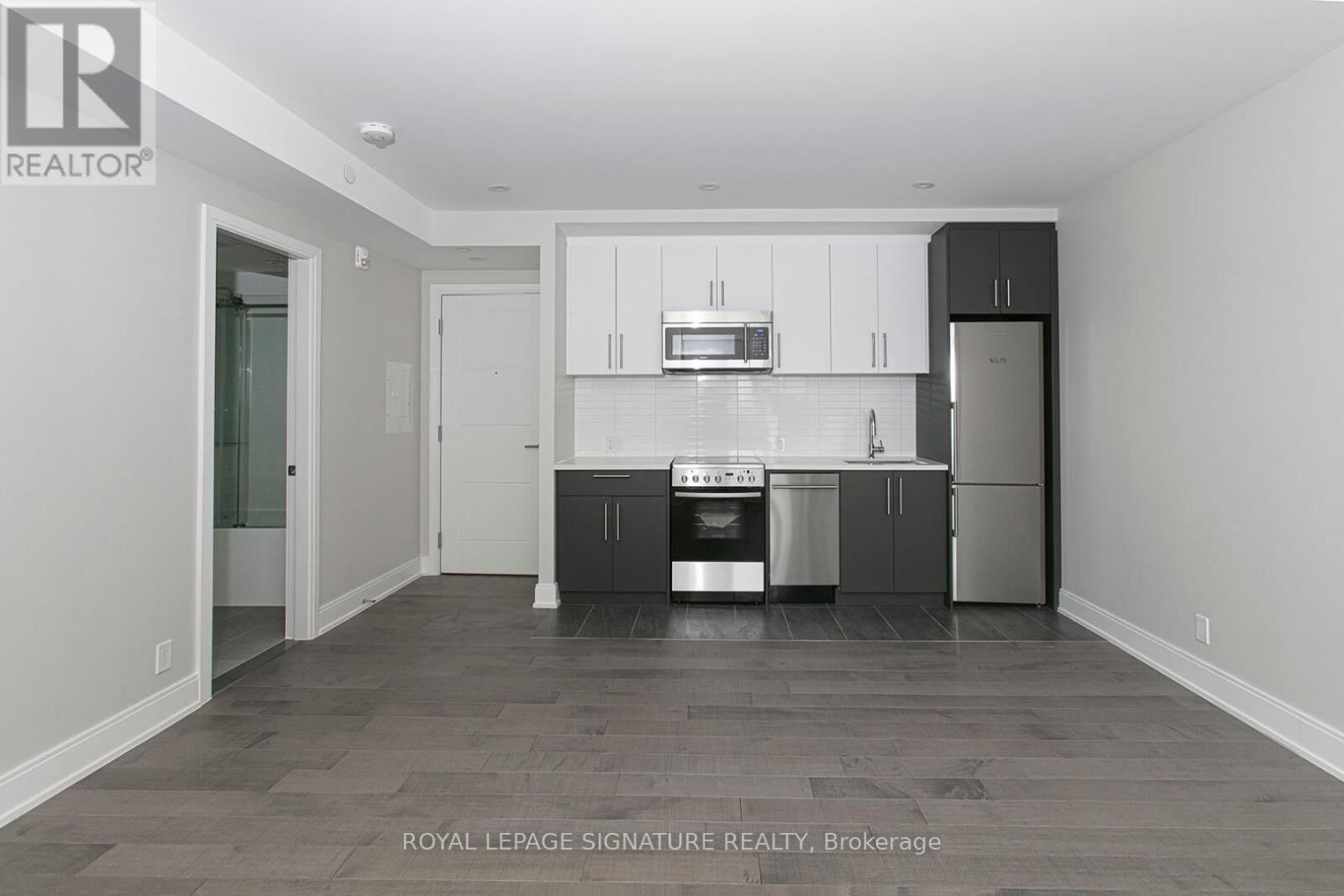 Property Photo:  11 Walmer Road 107  ON M5R 2W9 