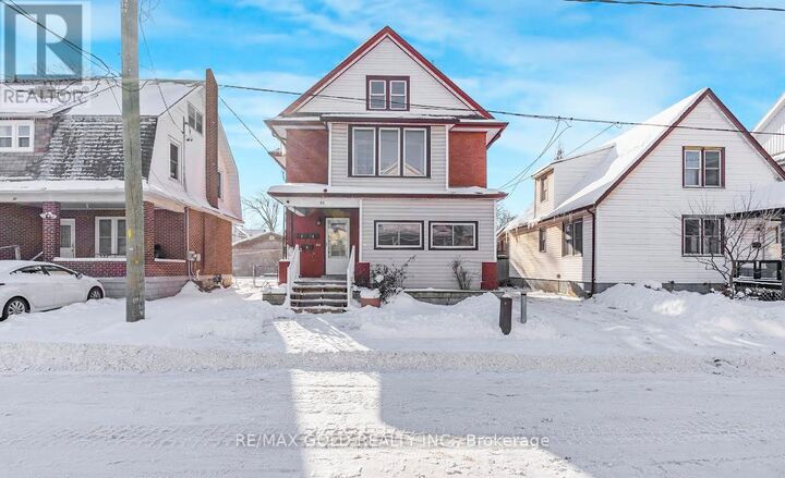 Property Photo:  23 Avenue Place 3  ON L3B 4B2 