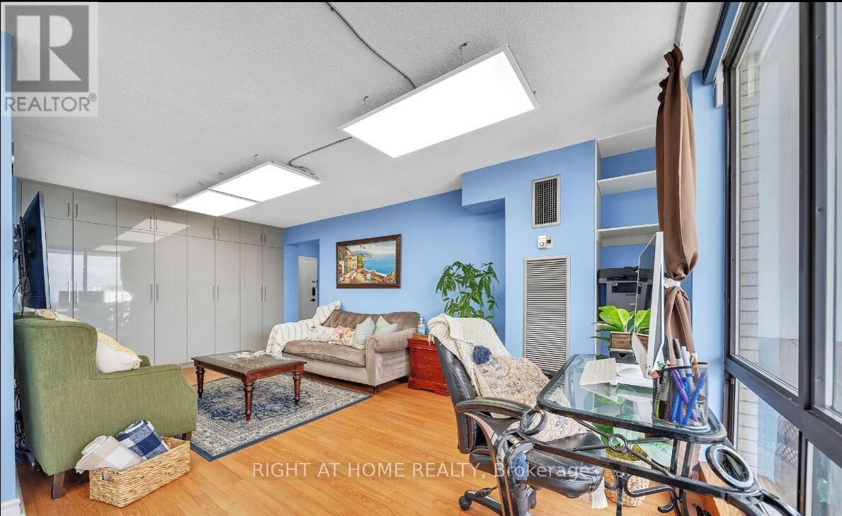 Property Photo:  260 West Seneca Hill Drive West 1415  ON M2J 4S6 