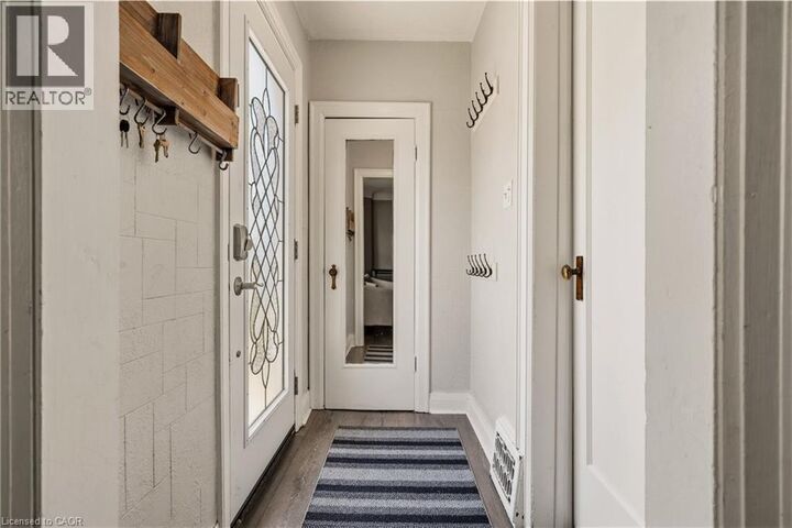 Property Photo:  148 Huxley Avenue South  ON L8K 2R1 