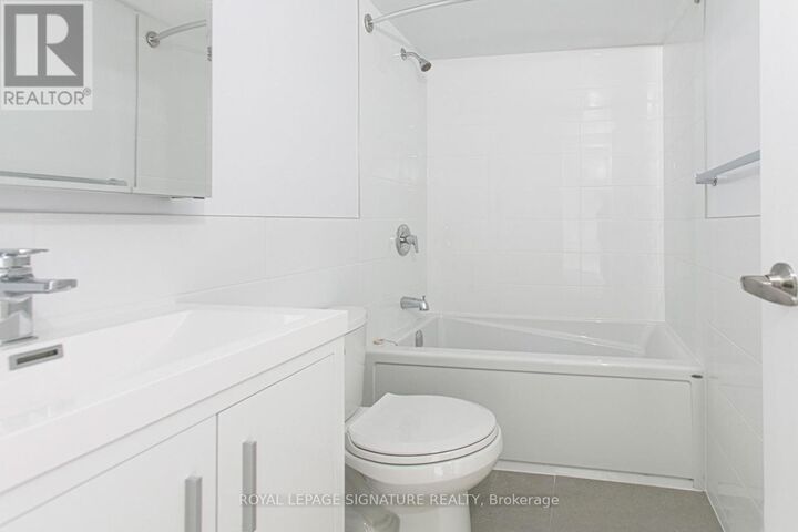 Property Photo:  33 Isabella Street 203  ON M4Y 2P7 