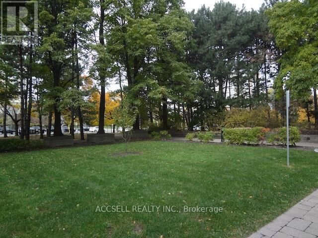 Property Photo:  3700 Kaneff Crescent 2106  ON L5A 4B8 