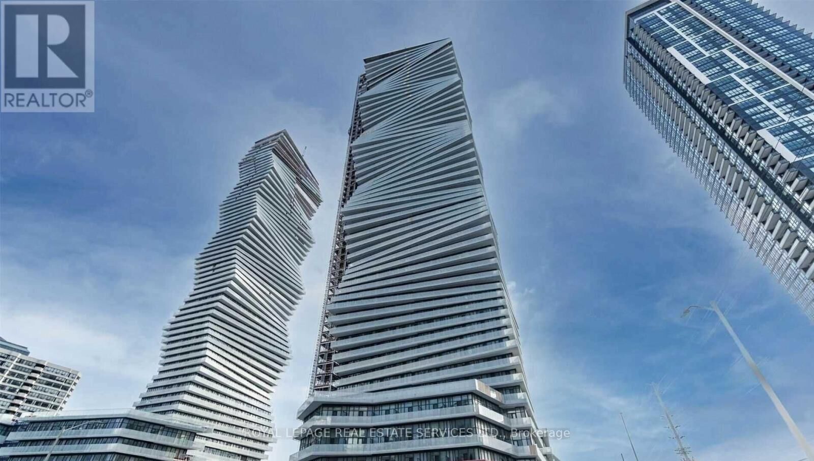 Property Photo:  3900 Confederation Parkway 3003  ON L5B 0M3 