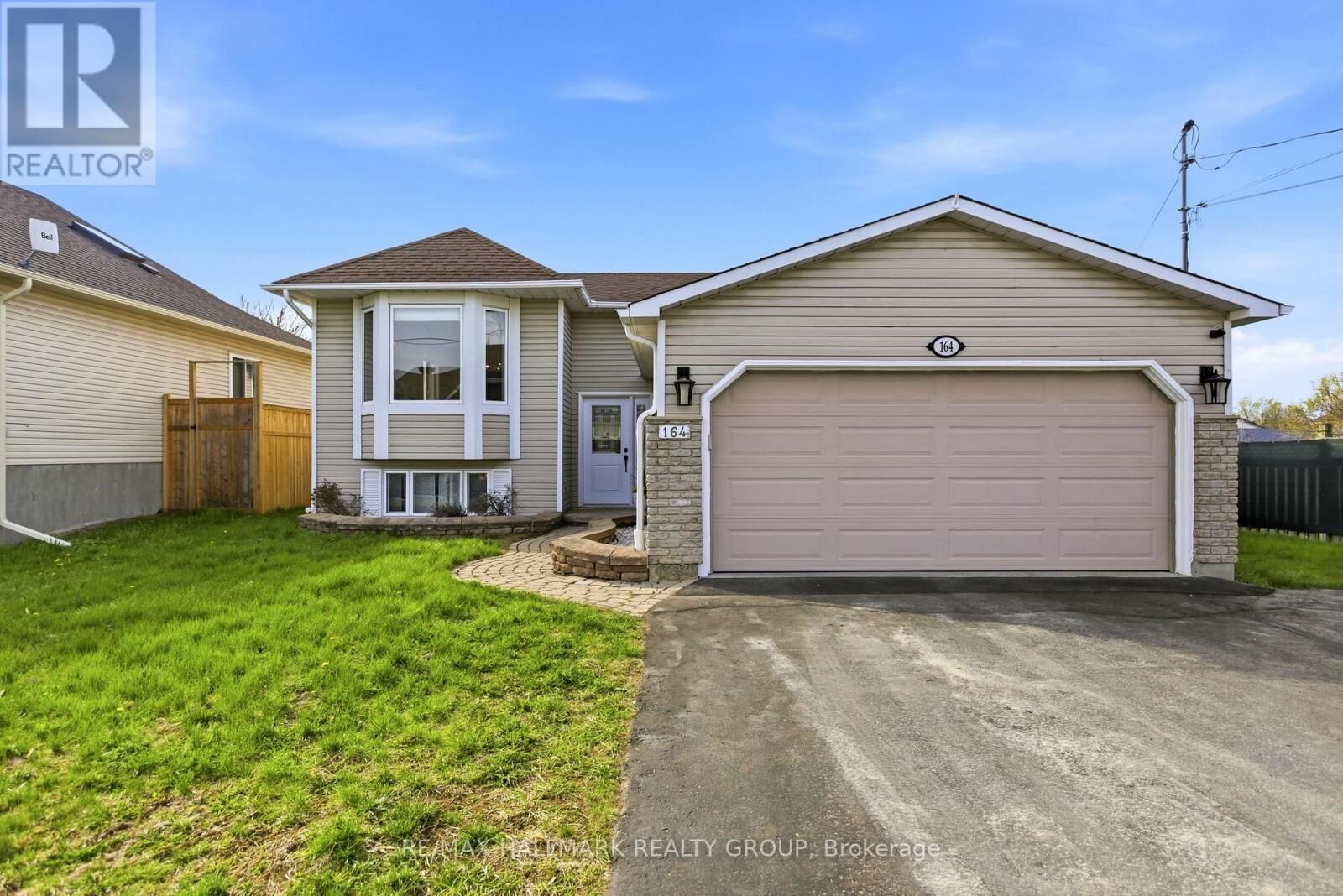 Property Photo:  164 Patterson Crescent  ON K7C 4P3 
