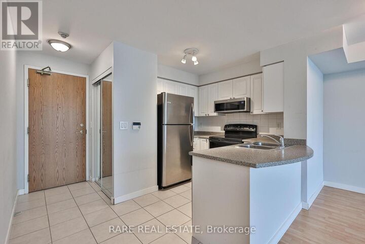 Property Photo:  5500 Yonge Street 1909  ON M2N 7L1 