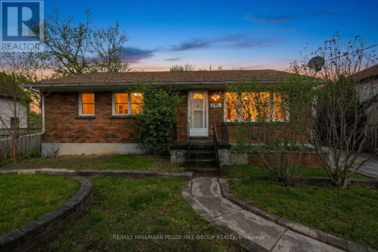 Property Photo:  104 Henry Street  ON L4N 1C8 