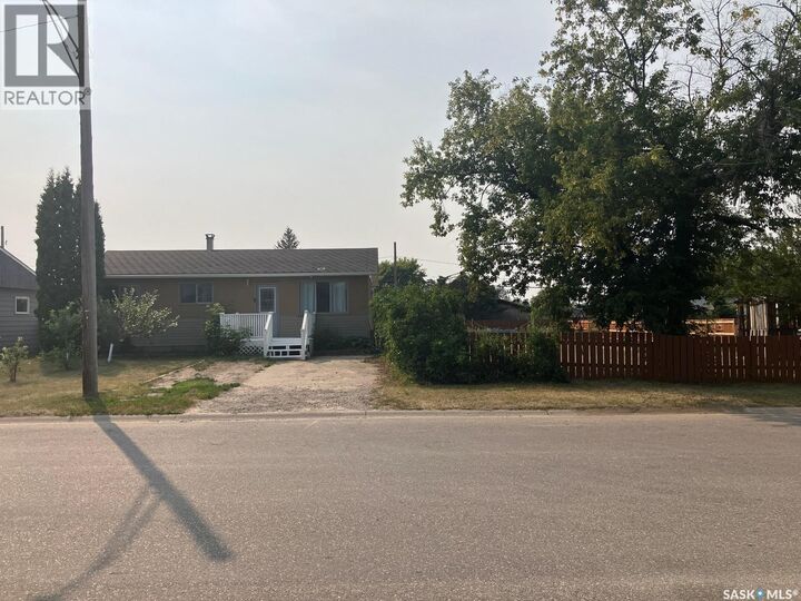 Property Photo:  110 4th Street N  SK S0E 1E0 